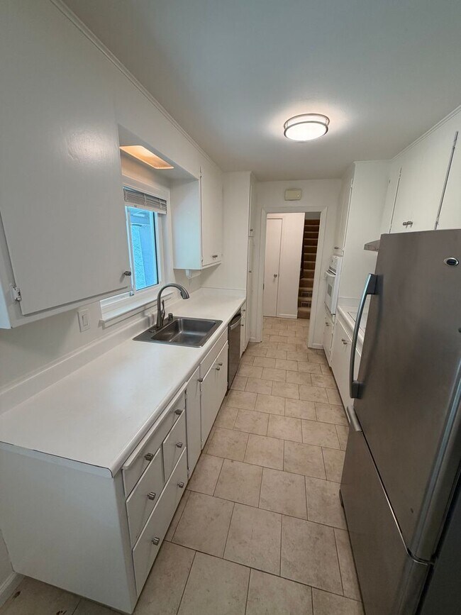 Photo - 3 Bed 2 Bath Duplex W/ Garage In Moraga