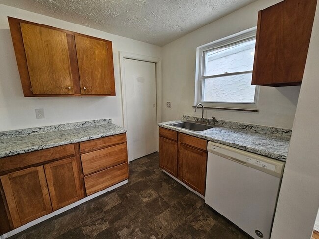 Photo - 115 Sanders Dr