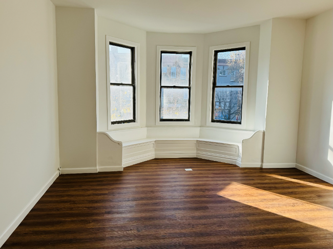Building Photo - 304 E 25th St Rental