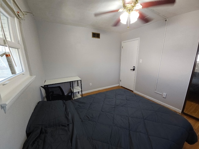 Photo - 1612 Kingsway Rd