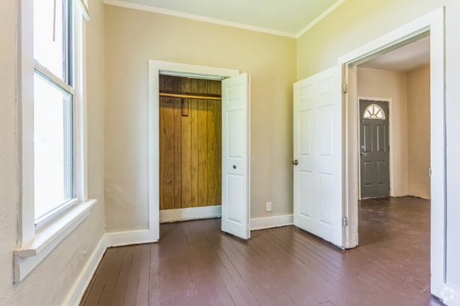 Building Photo - 2116 W Garden St Rental
