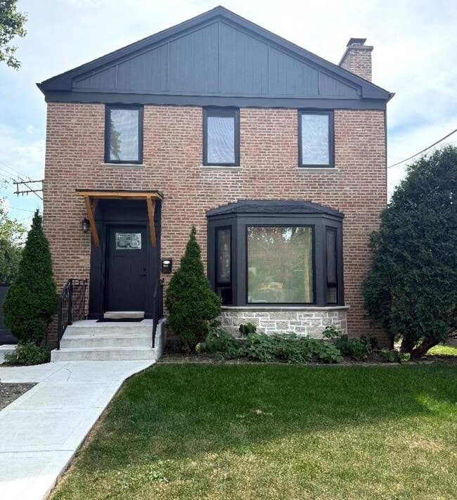 Building Photo - 819 Albion Ave