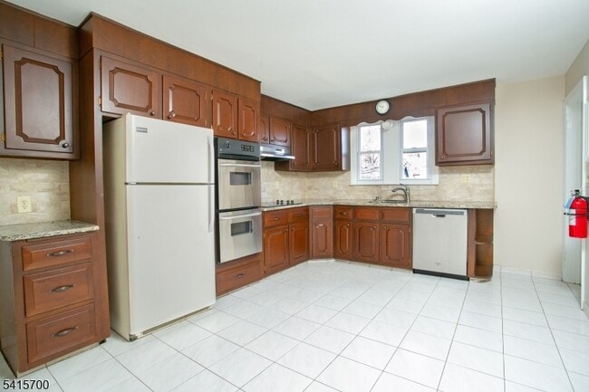 Photo - 27 Ashwood Ave