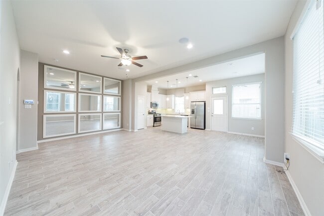 Building Photo - 5550 Sallow Bay Ln