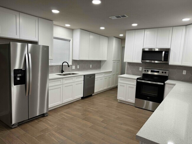 Photo - 1413 Forehand St