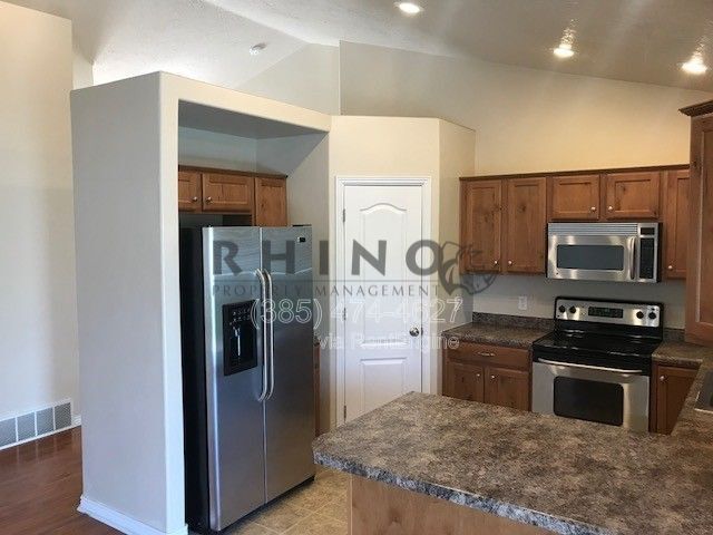 Photo - 1919 N Sego Lilly Dr