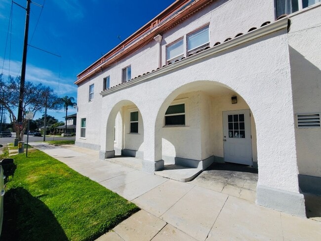 Building Photo - 7 E Clark St Unit 6