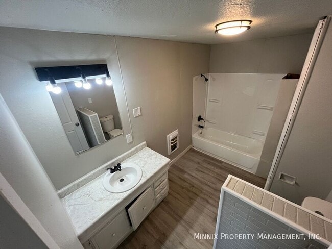 Photo - 950 S 10th St