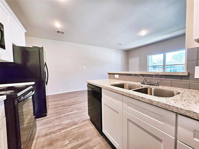 Photo - 310 S 12th St