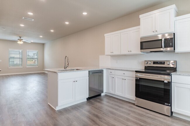 711 N Honey Locust Bnd