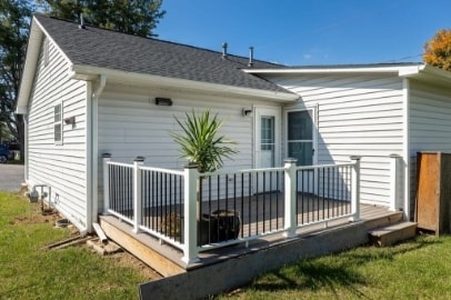 Photo - 105 Hemlock St