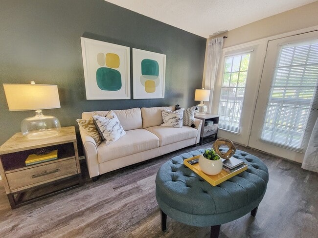 Photo - Club at North Hills Apartment Homes