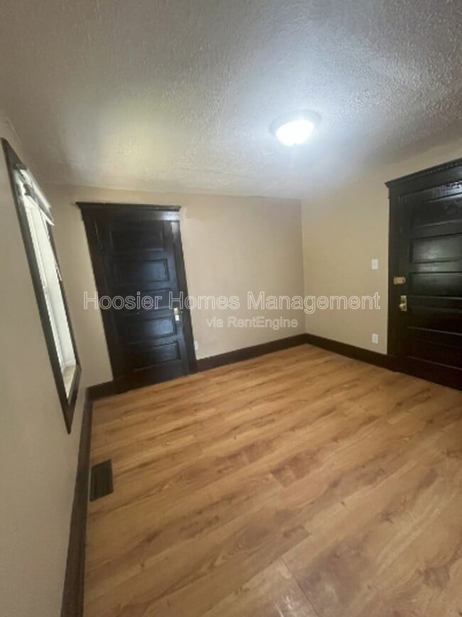 Photo - 1065 W 33rd St Unidad A2