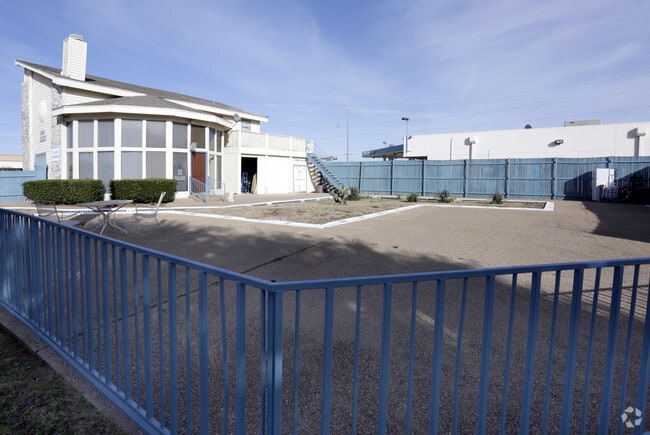 Photo - Buckingham Court Apartments