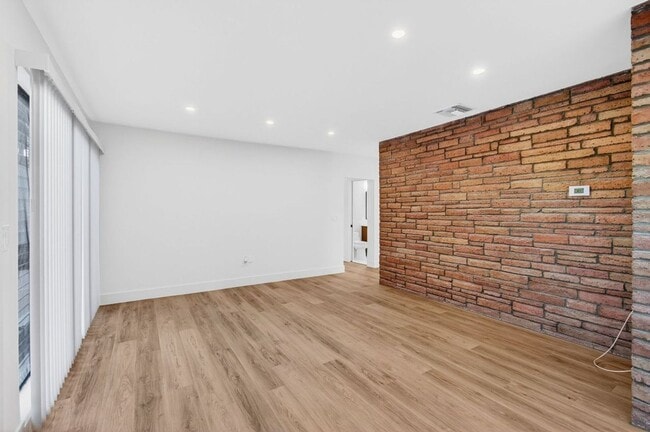 Photo - 2 BEDROOMS 1 BATHROOM!