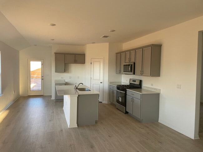 Photo - 142 Illusion Lk Ln