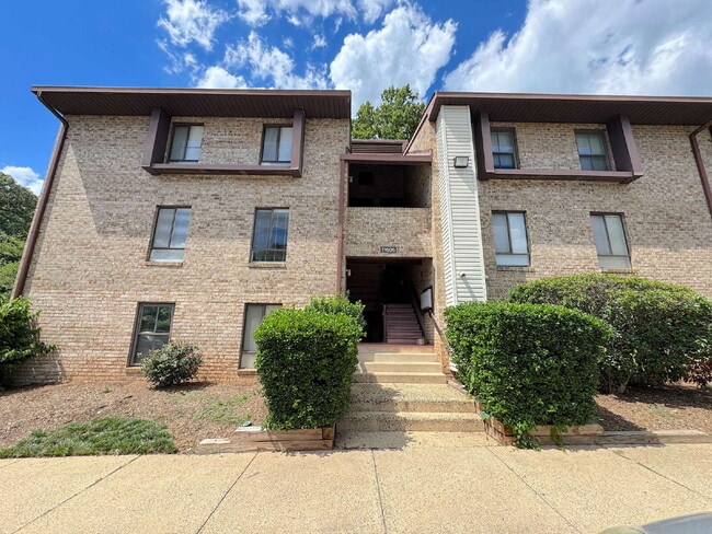 Building Photo - Welcome to this beautifully maintained first-floor condominium offering 2 bedrooms and 2 full bat... Unit 1B
