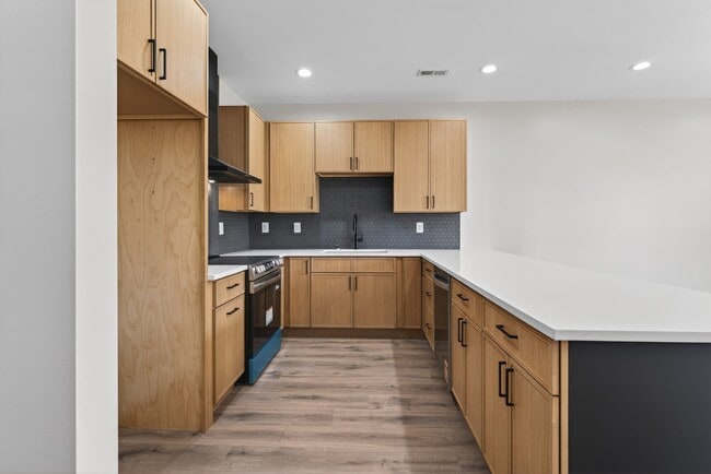 5207 Camelia Rd Unit 5211