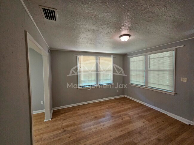 Photo - 2040 W 15th St