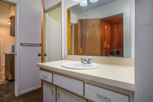 Bathroom - Cedar Ridge Apartments
