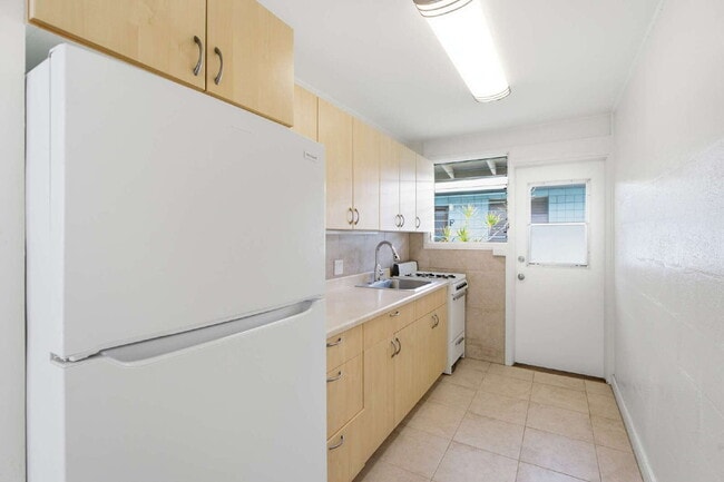 Photo - Charming 2-Bedroom Apartment in Prime Ala Moana Location – Parking & In-Unit Washer/Dryer! Unit D