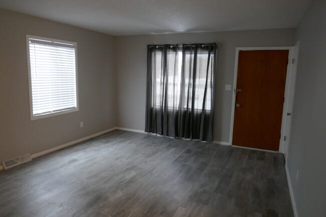 Living room - 201 SW State St