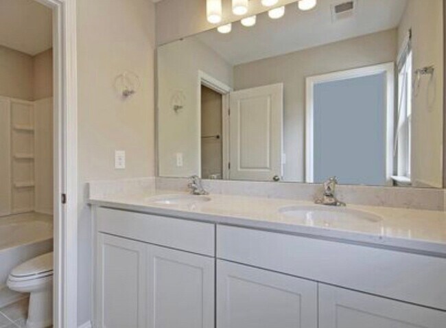 Photo - 7822 Montview Rd