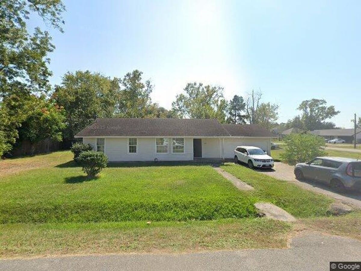 Photo - 595 Highland Dr
