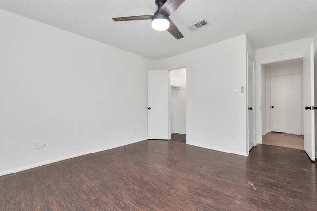 Building Photo - 1365 Country Pl Dr