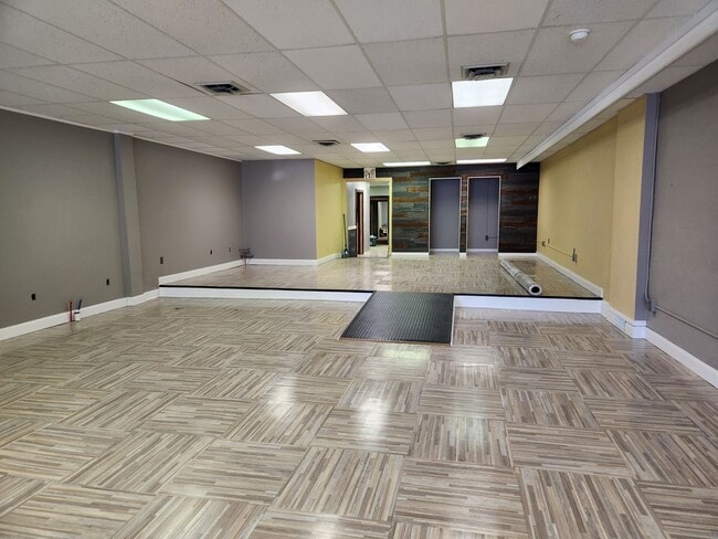 Building Photo - 110 N Michigan Ave Unit 110 N. Michigan Ave Commercial