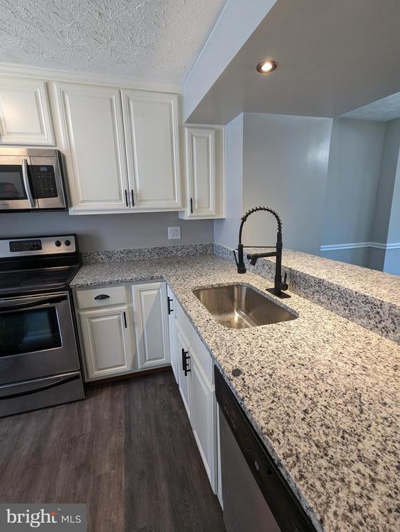 Photo - 1680 Thenia Pl