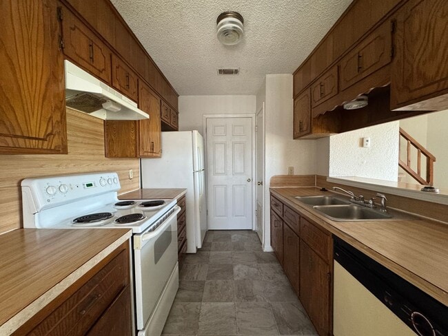 3001 Lake Rd Unit B