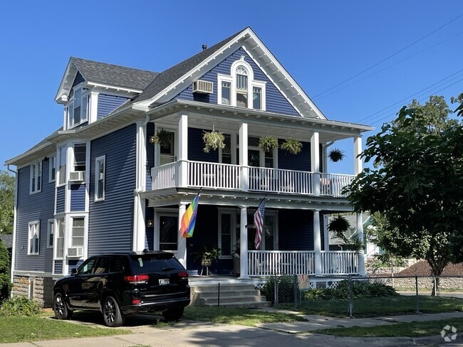 Building Photo - 3900 Thomas Ave S Rental
