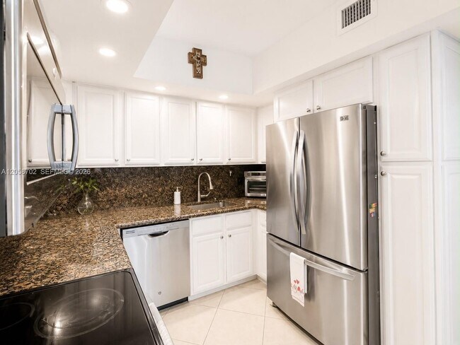 Photo - 5600 Collins Ave Unit 17U