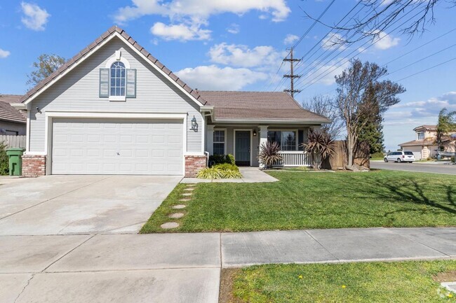 Building Photo - Coming in July!!! 3 Bedroom 2 bath! Rental
