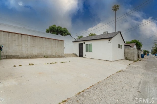 Photo - 6440 Lindley Ave