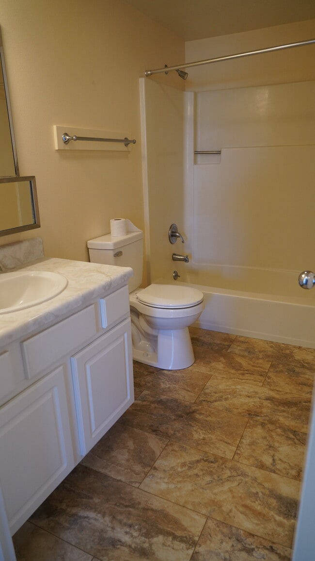 Photo - 2000 S Black Ave Unidad 2000 S. Black Avenue