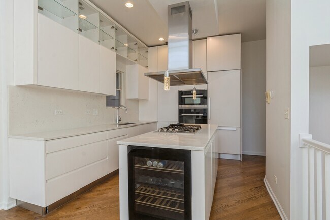 Photo - 3052 N Sheffield Ave Unit 3