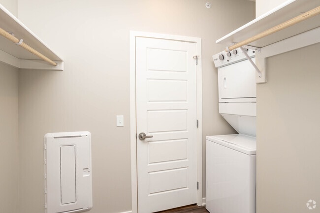 1BR, 1BA - Lola