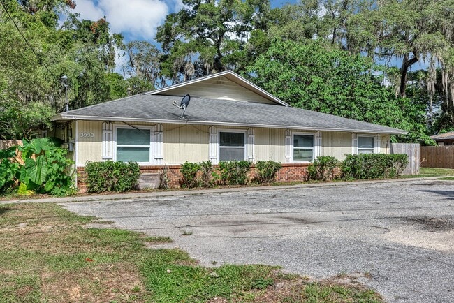 Photo - Freshly Updated 2-Bedroom Home with Stainless Steel Appliances & Private Patio – Ocala, FL