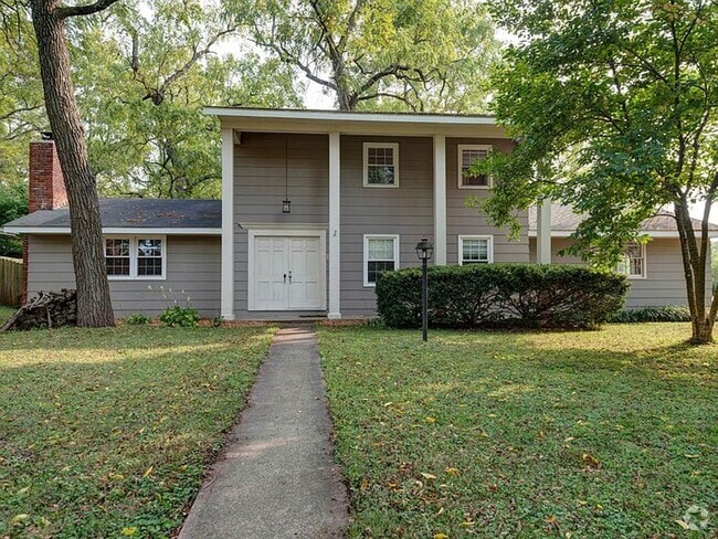 Building Photo - Luxury, Location, and Convenience. Rental
