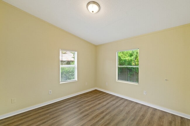Photo - 10001 Lucore St