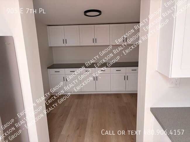 Photo - 905 E 7th Pl
