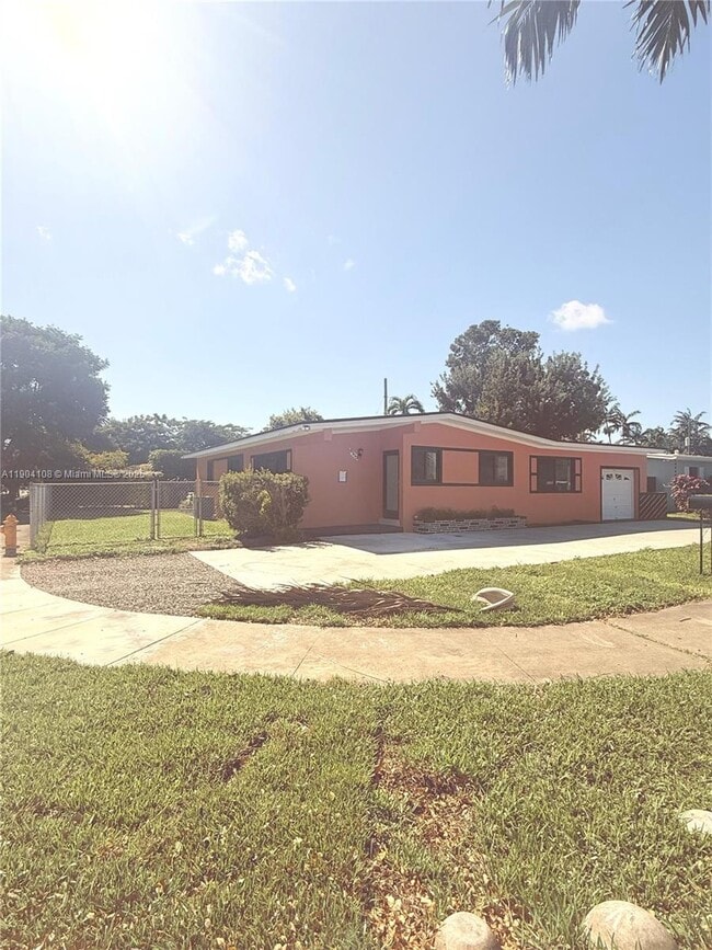 Building Photo - 9300 SW 52nd Terrace