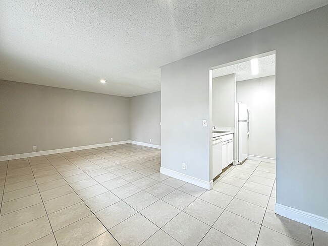 719 Meadows Cir