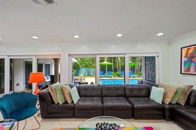 Photo - 2325 Barcelona Dr