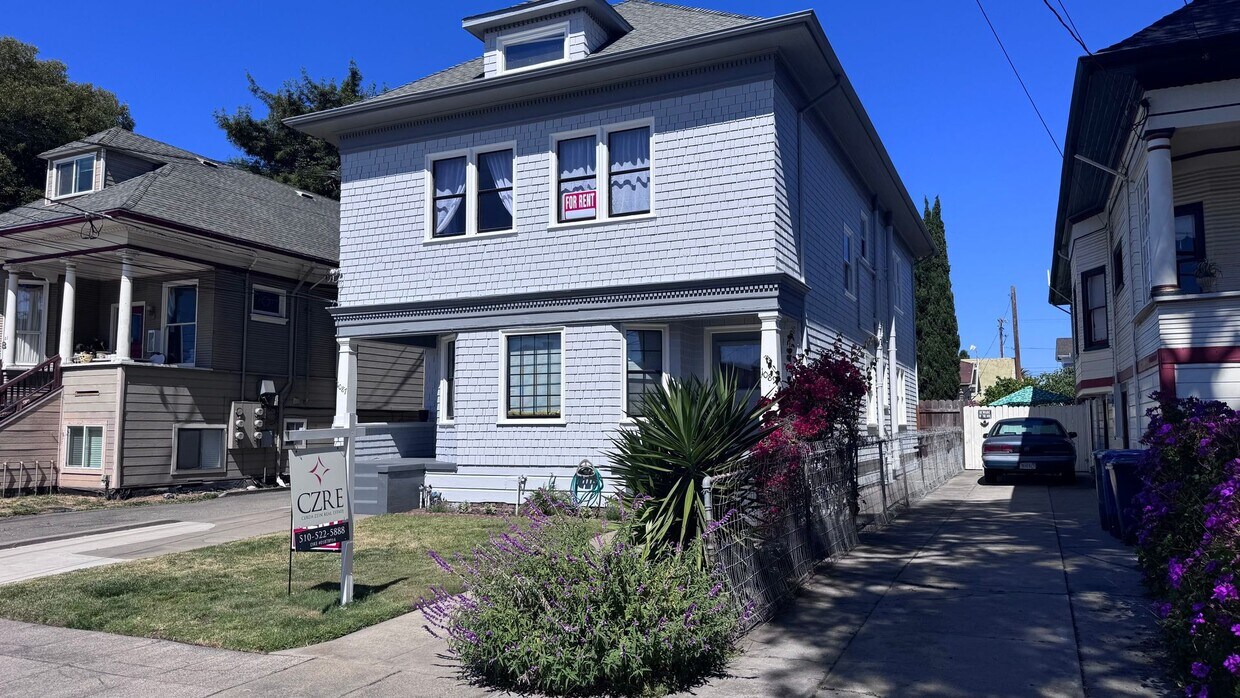 Photo - 1089 Park Ave - 2 bedroom | 1 bath | Upper duplex