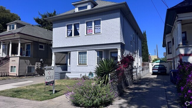 Building Photo - 1089 Park Ave Unit 1089 Park Ave Rental