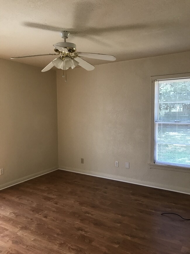Photo - 2113 Richter Ave