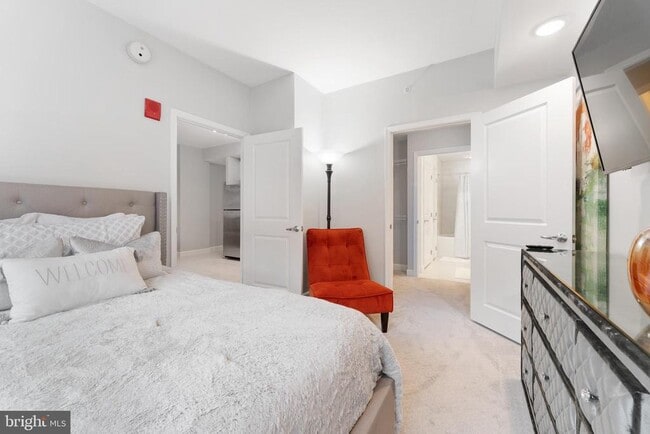 Building Photo - 155 Potomac Passage Unit 305